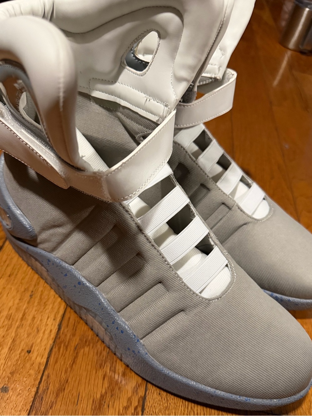 BACK TO THE FUTURE LIGHT UP NIKE AIR MAG COSTUME SNEAKER HALLOWEEN retail $120
